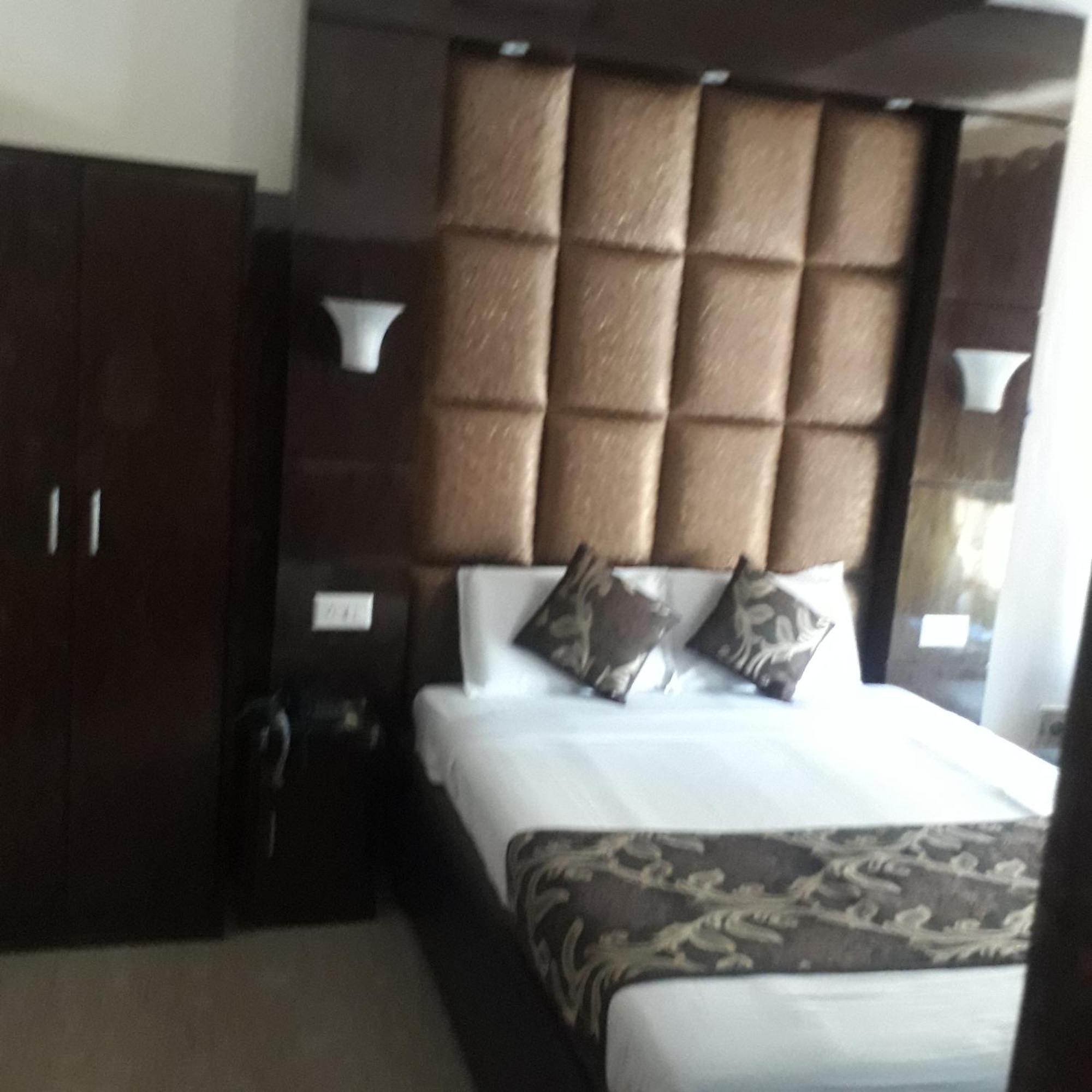 Hotel Ur Allāhābād Junction 外观 照片